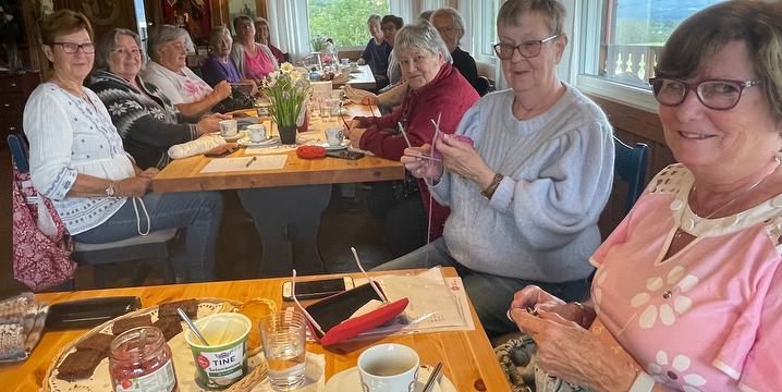Bilde/illustrasjon for Strikkekafé på Haukåsen Strikkekafé på Haukåsen